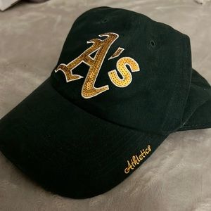 Green Oakland Athletics women’s baseball cap